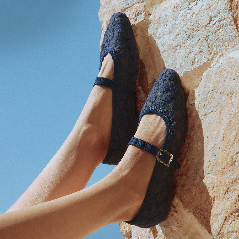 Modern Comfort Cleo Snip - Cute 'N Chic