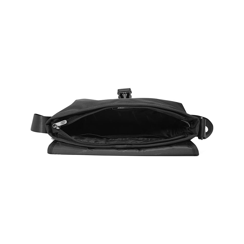 S Color: Shoulder Bag